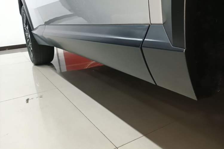 Used GAC Trumpchi EMKOO 2022 1.5T Supernova Pro Edition Right Side Sill