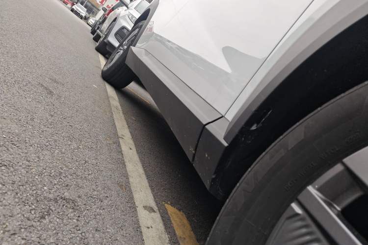 Used GAC Trumpchi EMKOO 2022 2.0 ATK Gemini Edition Right Side Sill