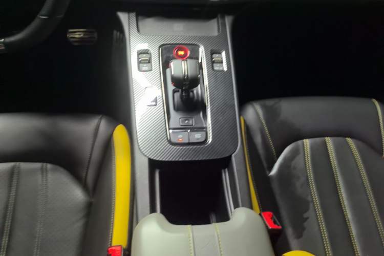 Used GAC Trumpchi EMPOW 2021 270T DCT J16 Version Gear Lever