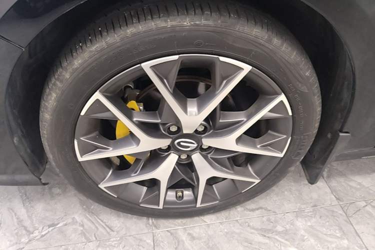 Used GAC Trumpchi EMPOW 2021 270T DCT J15 Version Left Front Wheel Hub