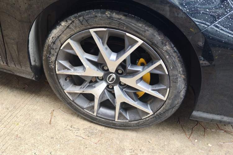 Used GAC Trumpchi EMPOW 2021 270T DCT J15 Version Right Front Wheel Hub