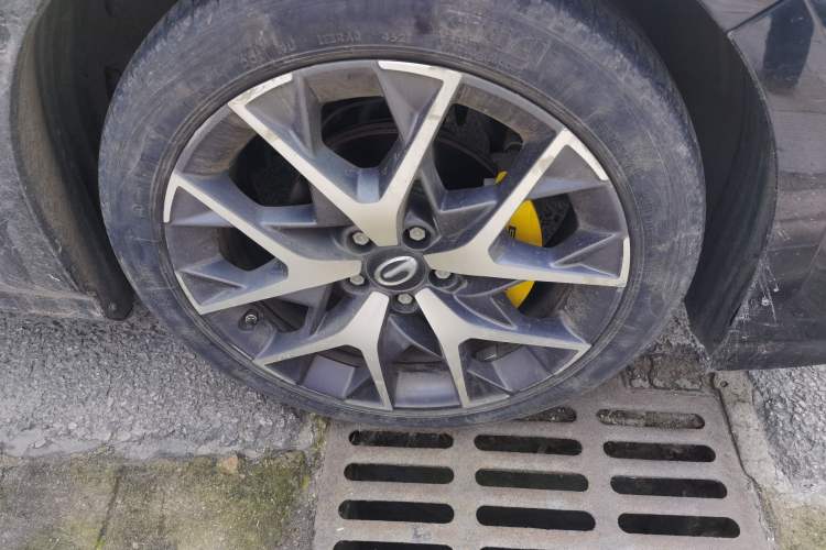 Used GAC Trumpchi EMPOW 2021 270T DCT J15 Version Right Front Wheel Hub