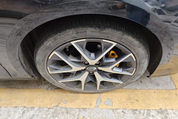 Used GAC Trumpchi EMPOW 2021 270T DCT J15 Version Right Front Wheel Hub