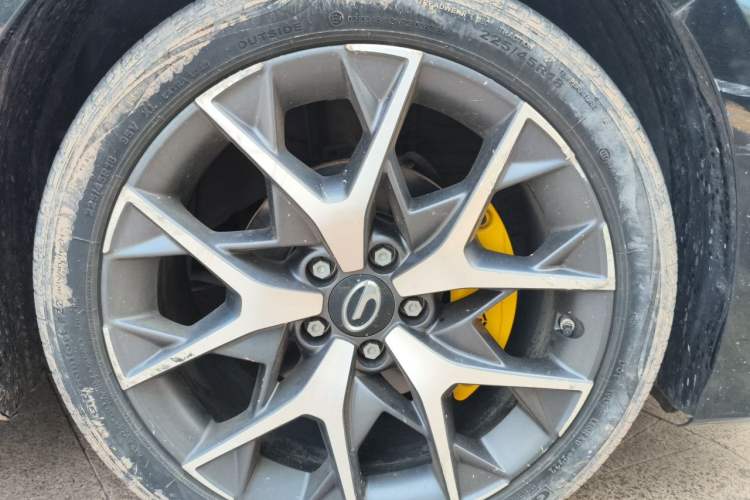 Used GAC Trumpchi EMPOW 2021 270T DCT J15 Version Right Front Wheel Hub