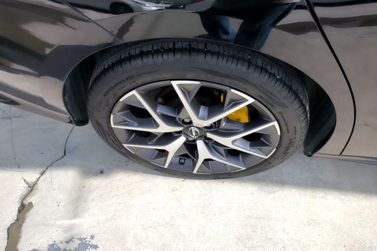 Used GAC Trumpchi EMPOW 2021 270T DCT J15 Version Right Rear Wheel Hub