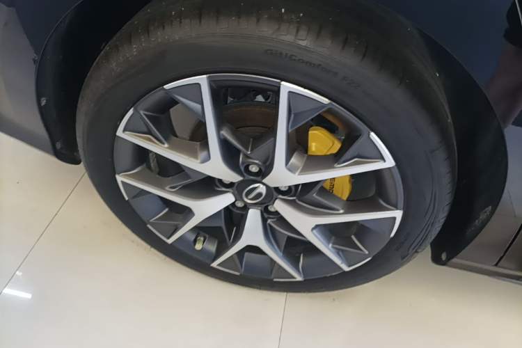 Used GAC Trumpchi EMPOW 2021 270T DCT J15 Version Right Rear Wheel Hub