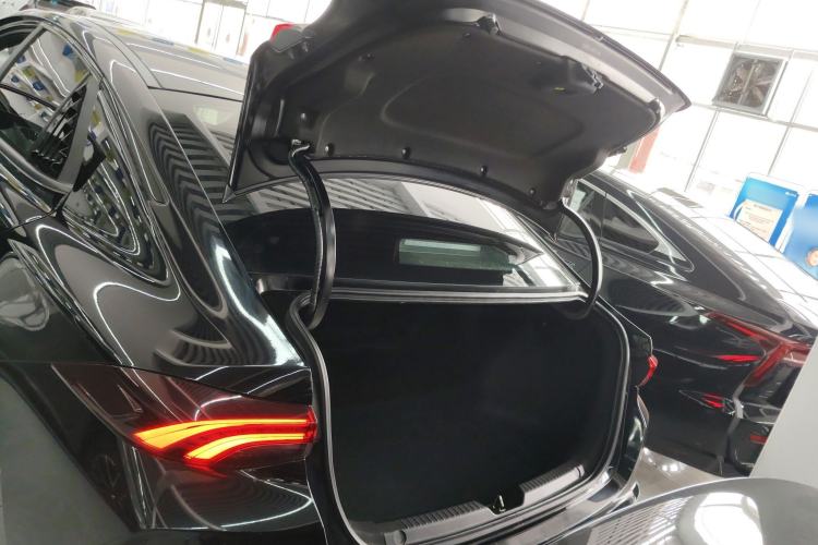 Used GAC Trumpchi EMPOW 2021 270T DCT J15 Version Trunk