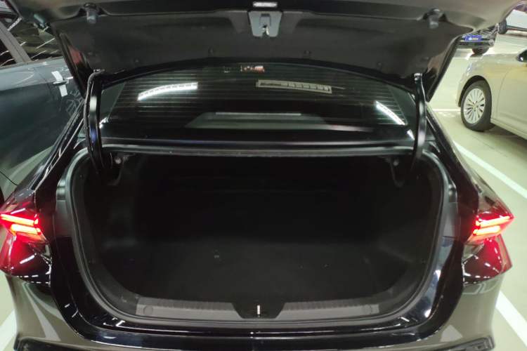 Used GAC Trumpchi EMPOW 2021 270T DCT J15 Version Trunk