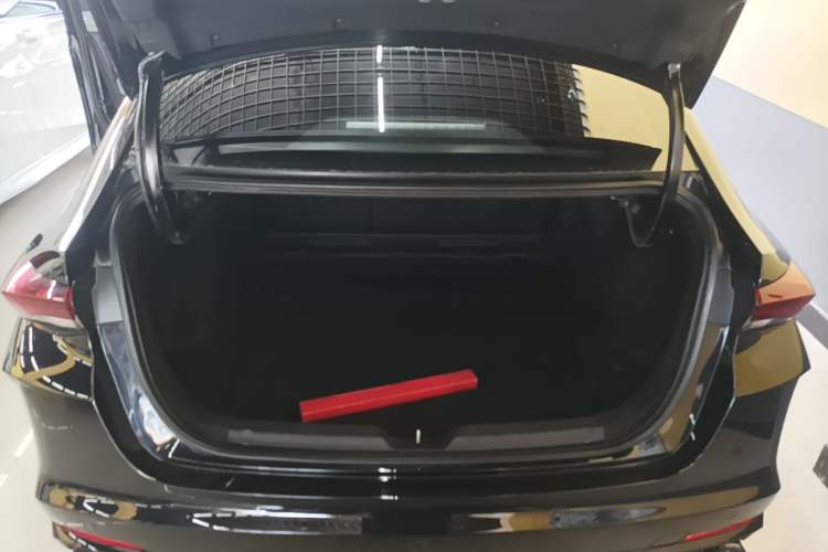 Used GAC Trumpchi EMPOW 2021 270T DCT J15 Version Trunk