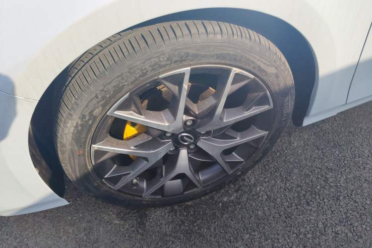 Used GAC Trumpchi EMPOW 2021 270T DCT J16 Version Left Front Wheel Hub