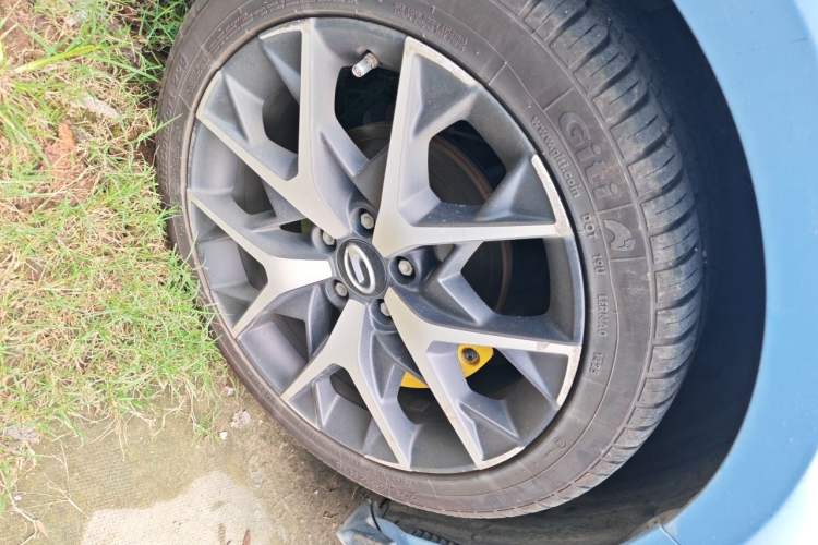 Used GAC Trumpchi EMPOW 2021 270T DCT J15 Version Right Front Wheel Hub