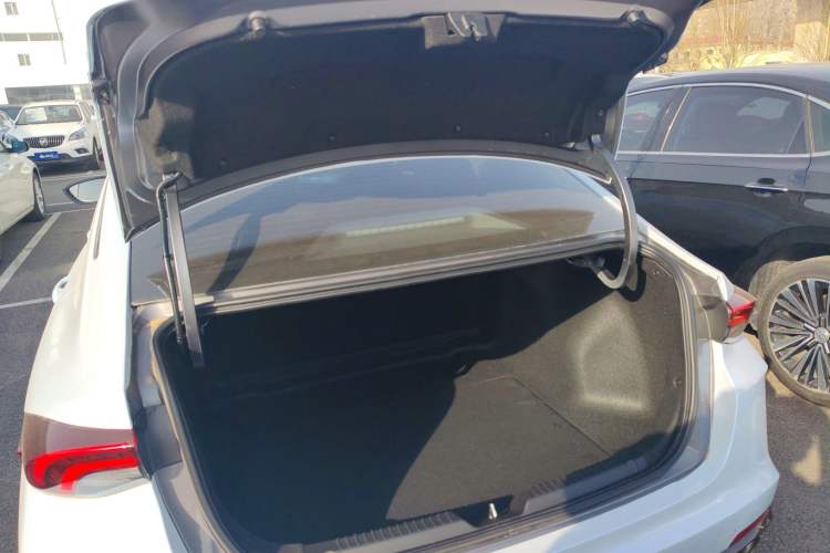 Used GAC Trumpchi EMPOW 2021 270T DCT J16 Version Trunk