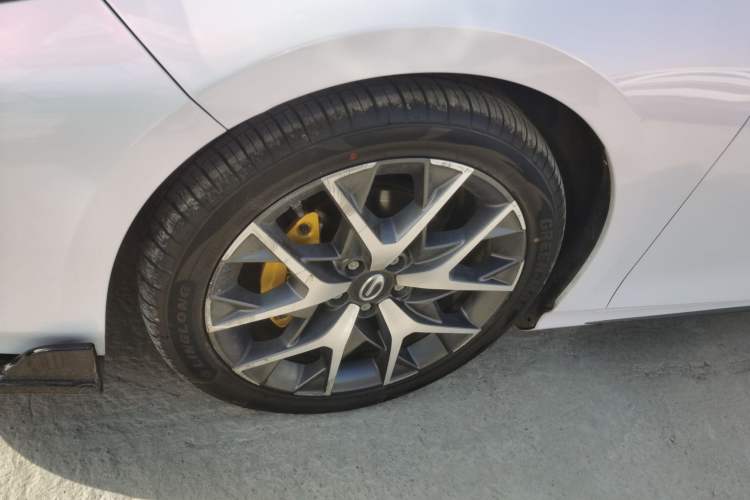 Used GAC Trumpchi EMPOW 2021 270T DCT J16 Version Left Front Wheel Hub