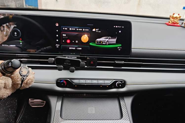 Used GAC Trumpchi EMPOW 2021 270T DCT J16 Version Audio And AC Panel
