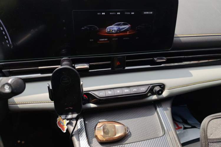 Used GAC Trumpchi EMPOW 2021 270T DCT J15 Version Audio And AC Panel