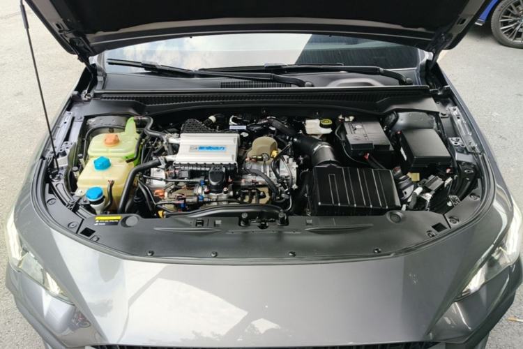 Used GAC Trumpchi EMPOW 2021 270T DCT J15 Version Engine Bay