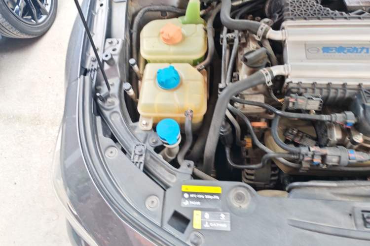 Used GAC Trumpchi EMPOW 2021 270T DCT J15 Version Engine Bay Right