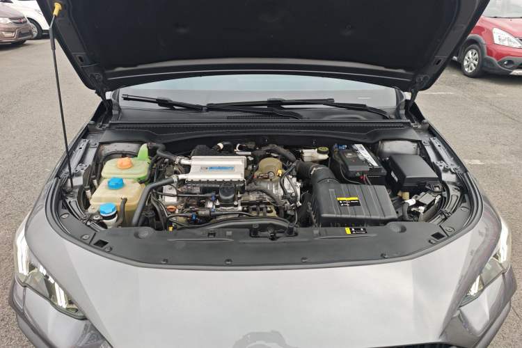 Used GAC Trumpchi EMPOW 2021 270T DCT J15 Version Engine Bay