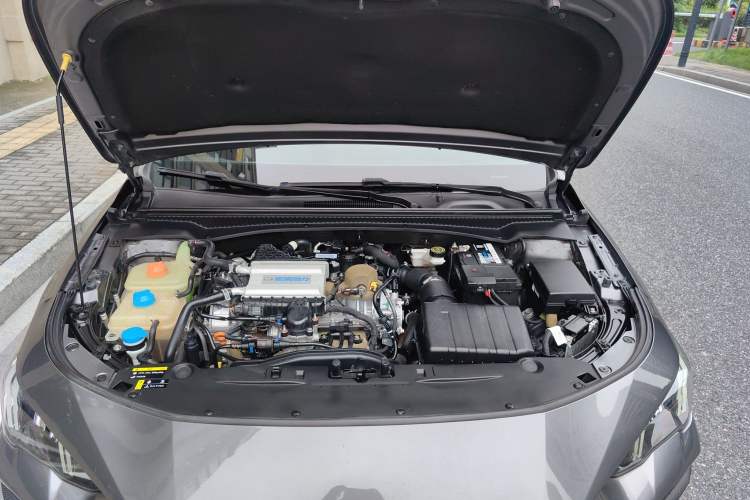 Used GAC Trumpchi EMPOW 2021 270T DCT J15 Version Engine Bay