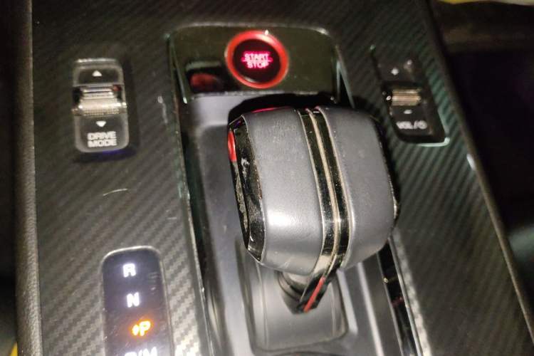 Used GAC Trumpchi EMPOW 2021 270T DCT J16 Version Gear Lever