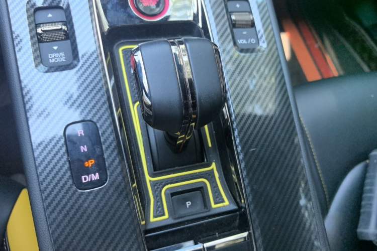 Used GAC Trumpchi EMPOW 2021 270T DCT J15 Version Gear Lever