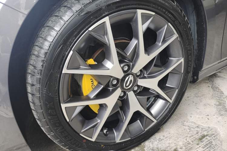 Used GAC Trumpchi EMPOW 2021 270T DCT J16 Version Left Front Wheel Hub