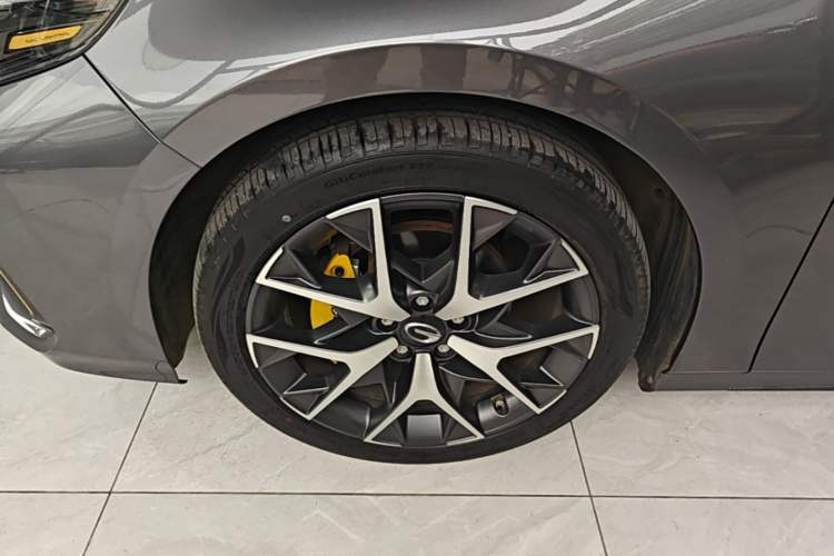 Used GAC Trumpchi EMPOW 2021 270T DCT J15 Version Left Front Wheel Hub