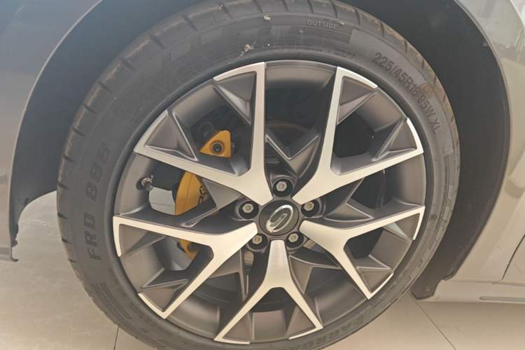 Used GAC Trumpchi EMPOW 2021 270T DCT J15 Version Left Front Wheel Hub