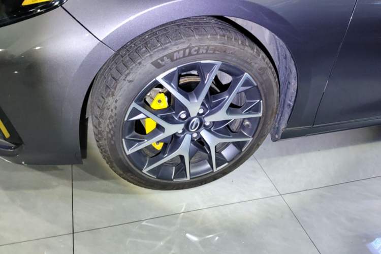 Used GAC Trumpchi EMPOW 2021 270T DCT J15 Version Left Front Wheel Hub