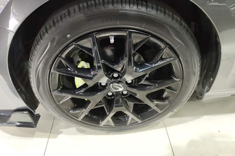 Used GAC Trumpchi EMPOW 2021 270T DCT J16 Version Left Front Wheel Hub
