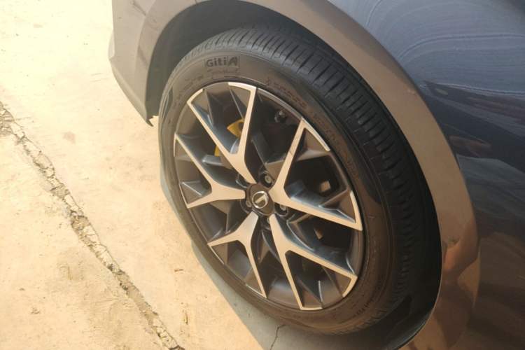 Used GAC Trumpchi EMPOW 2021 270T DCT J15 Version Left Front Wheel Hub