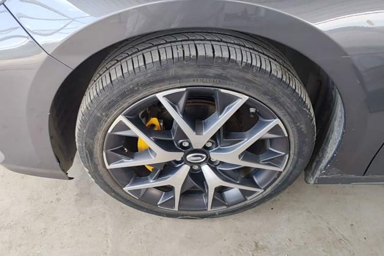 Used GAC Trumpchi EMPOW 2021 270T DCT J15 Version Left Front Wheel Hub