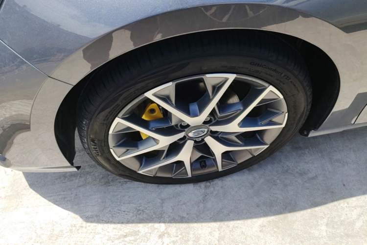 Used GAC Trumpchi EMPOW 2021 270T DCT J16 Version Left Front Wheel Hub