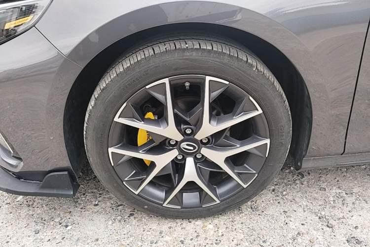 Used GAC Trumpchi EMPOW 2021 270T DCT J15 Version Left Front Wheel Hub