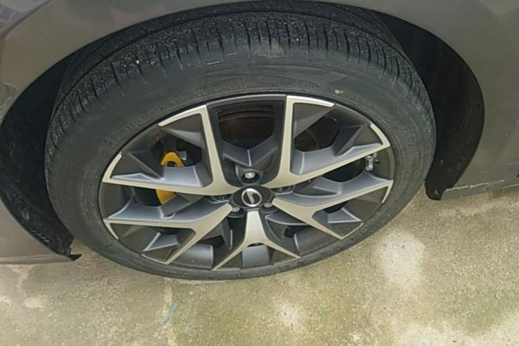Used GAC Trumpchi EMPOW 2021 270T DCT J15 Version Left Front Wheel Hub