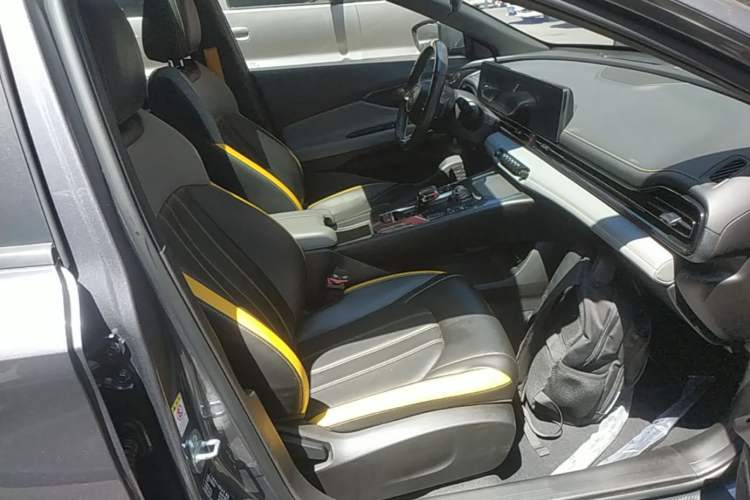 Used GAC Trumpchi EMPOW 2021 270T DCT J15 Version Right Front Seat