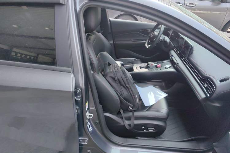 Used GAC Trumpchi EMPOW 2021 270T DCT J16 Version Right Front Seat