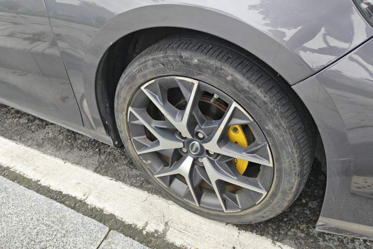 Used GAC Trumpchi EMPOW 2021 270T DCT J16 Version Right Front Wheel Hub