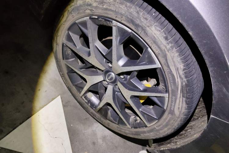 Used GAC Trumpchi EMPOW 2021 270T DCT J16 Version Right Front Wheel Hub