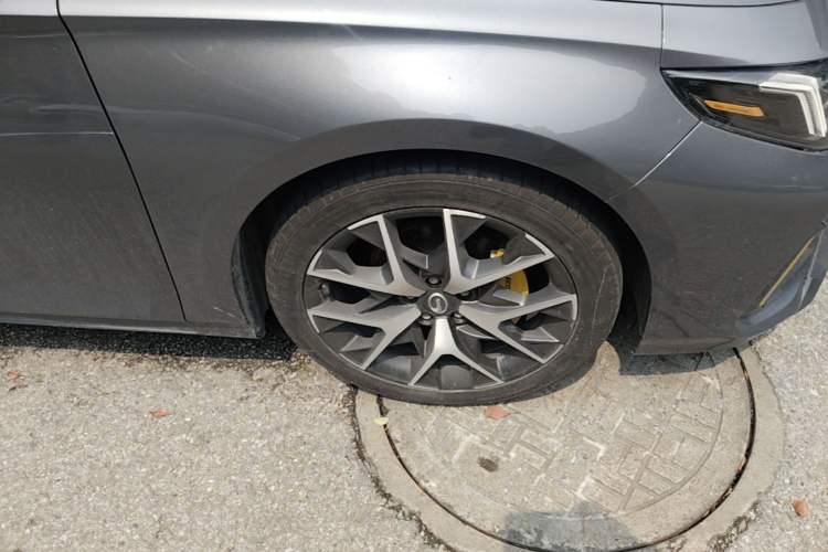 Used GAC Trumpchi EMPOW 2021 270T DCT J16 Version Right Front Wheel Hub