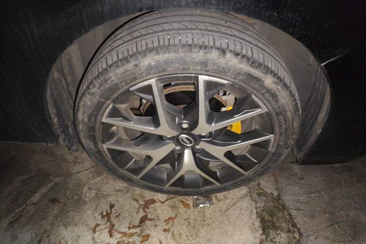 Used GAC Trumpchi EMPOW 2021 270T DCT J15 Version Right Front Wheel Hub