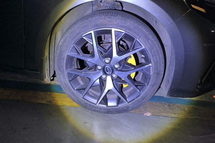 Used GAC Trumpchi EMPOW 2021 270T DCT J15 Version Right Front Wheel Hub