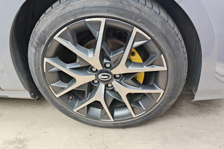 Used GAC Trumpchi EMPOW 2021 270T DCT J15 Version Right Front Wheel Hub