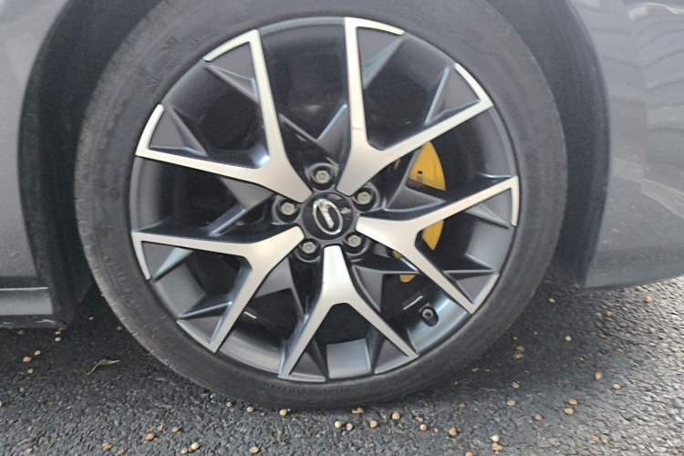 Used GAC Trumpchi EMPOW 2021 270T DCT J15 Version Right Front Wheel Hub