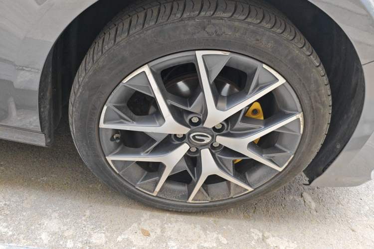 Used GAC Trumpchi EMPOW 2021 270T DCT J15 Version Right Front Wheel Hub