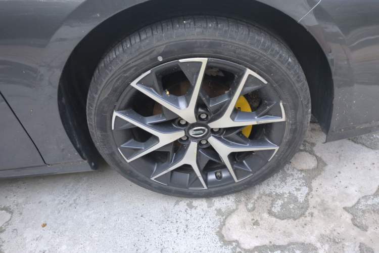Used GAC Trumpchi EMPOW 2021 270T DCT J15 Version Right Front Wheel Hub