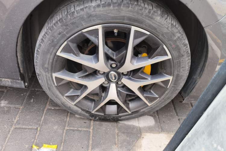 Used GAC Trumpchi EMPOW 2021 270T DCT J16 Version Right Front Wheel Hub