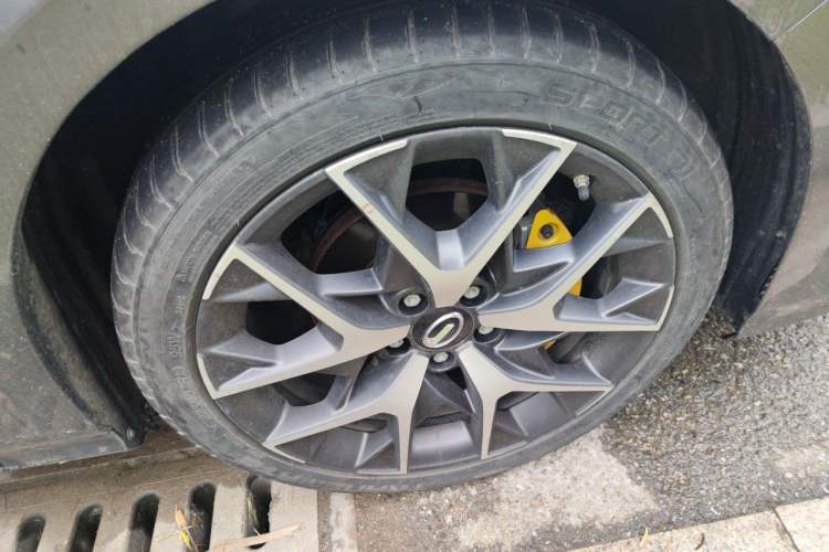 Used GAC Trumpchi EMPOW 2021 270T DCT J16 Version Right Front Wheel Hub