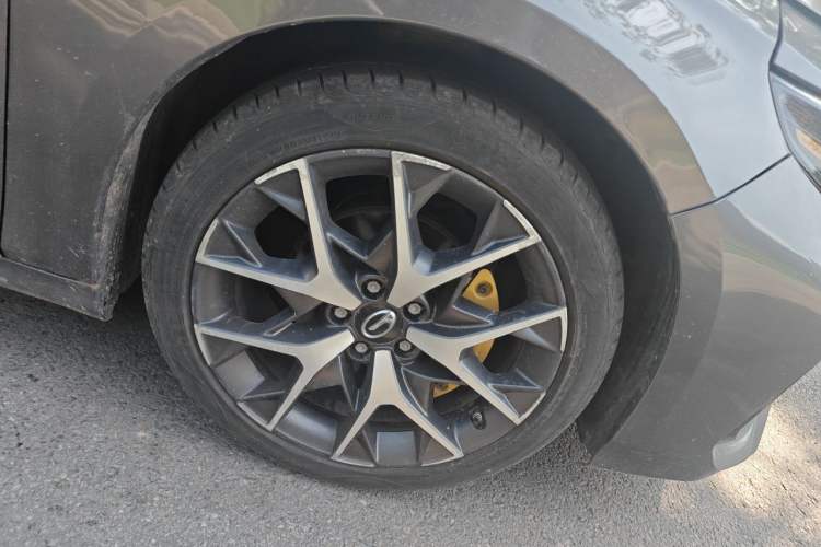 Used GAC Trumpchi EMPOW 2021 270T DCT J15 Version Right Front Wheel Hub