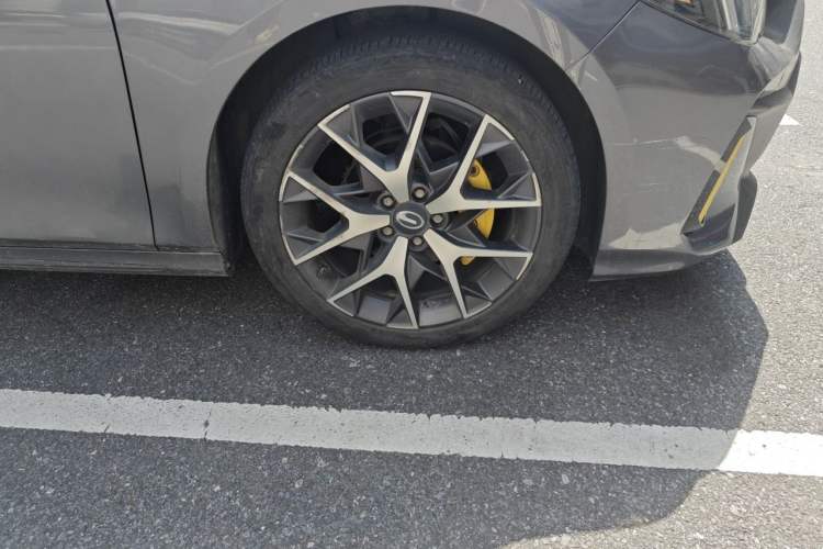 Used GAC Trumpchi EMPOW 2021 270T DCT J15 Version Right Front Wheel Hub